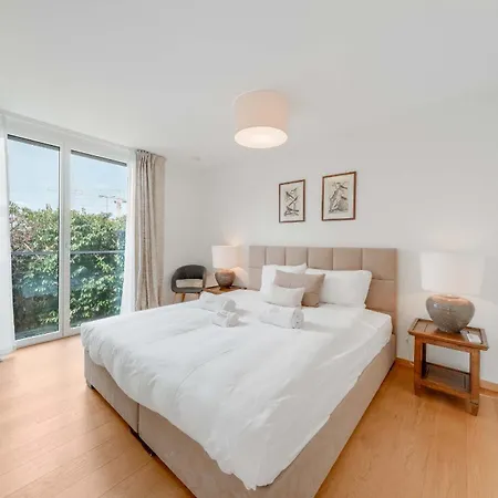 Daire Luxury 4-bedroom At Le National By Guestlee Montrö