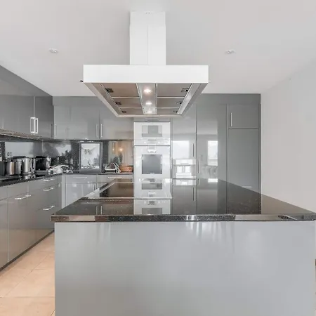 Luxury 4-bedroom At Le National By Guestlee Daire