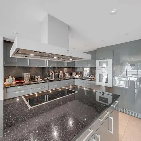Luxury 4-bedroom At Le National By Guestlee * Montrö